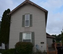 Building Photo - 831 2nd St