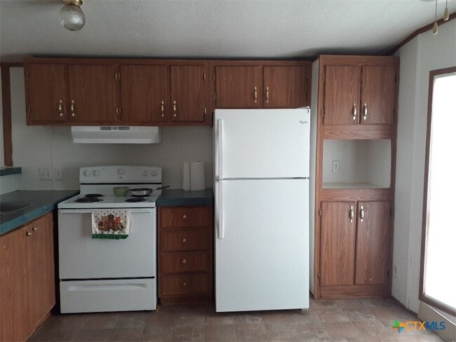 Building Photo - 260 Elm Dr