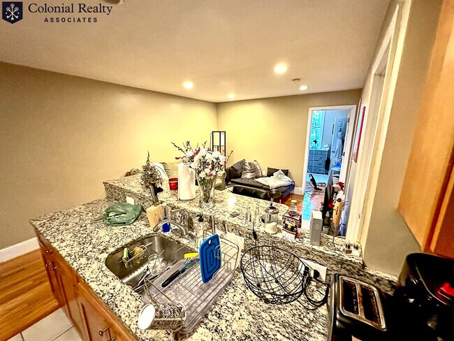 Building Photo - 76 Egmont St