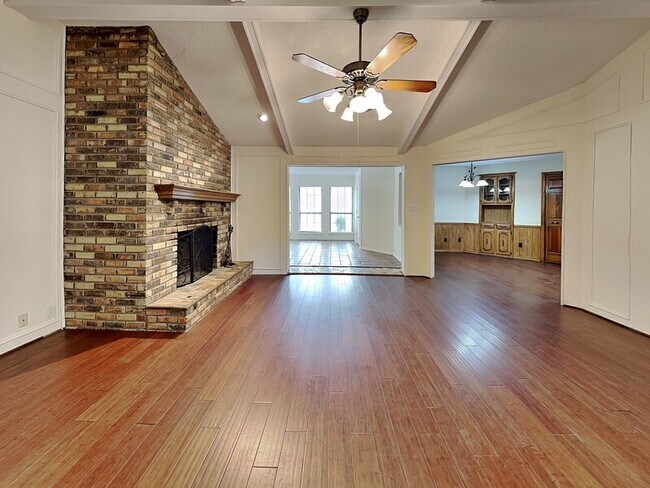 Foto del edificio - 205 Woodpark Ln