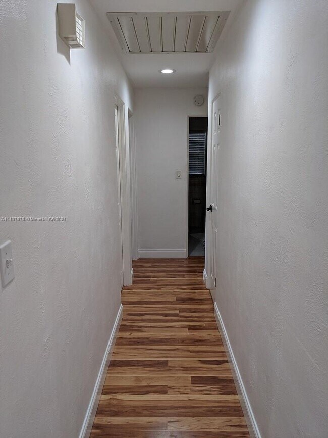 Foto del edificio - 3114 Nealwood Ave