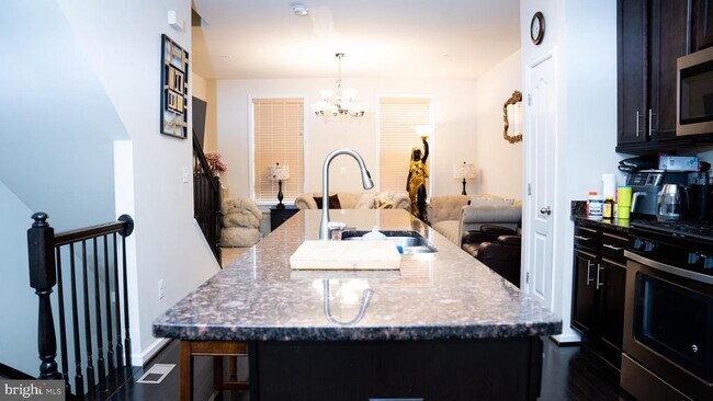 Foto del edificio - 1206 Acorn Ln