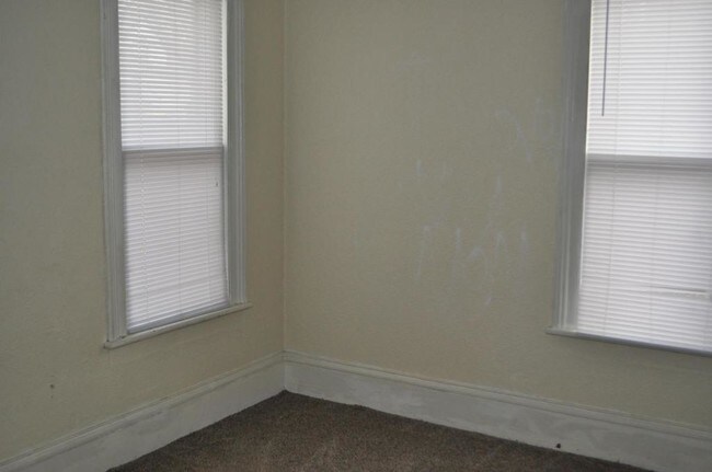 Building Photo - 1110 Sherwood Ave