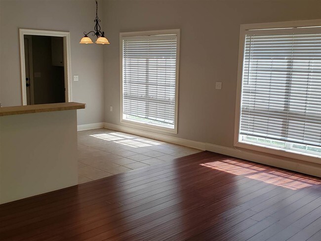 Building Photo - 105 River Ridge Ct