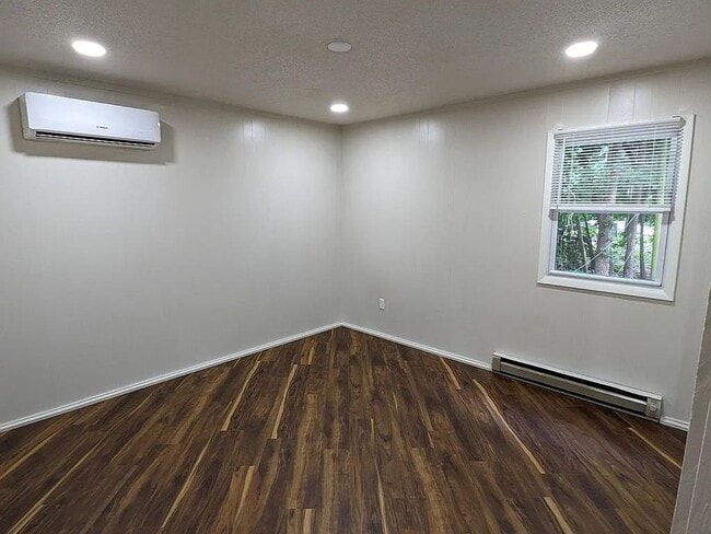 Foto del edificio - 411 Lindsay Rd