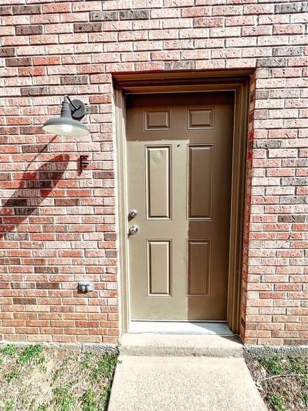 Building Photo - 124 Ballygar St