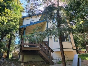Building Photo - 1005 Chillon Dr
