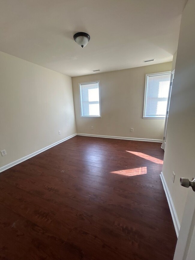 Building Photo - NEWLY RENOVATED TOWNHOME IN WEST BALTIMORE