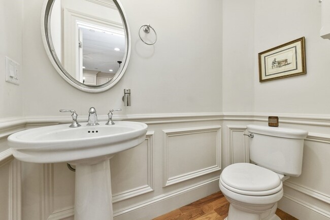 Building Photo - 447 Beacon St