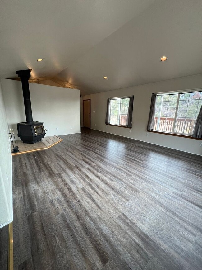 Foto del edificio - Newly Painted 3 Bedroom, 2 Bathroom Home