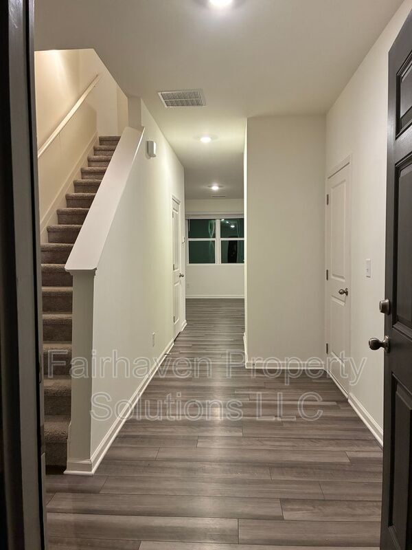 Foto del edificio - 1050 Paddington Dr