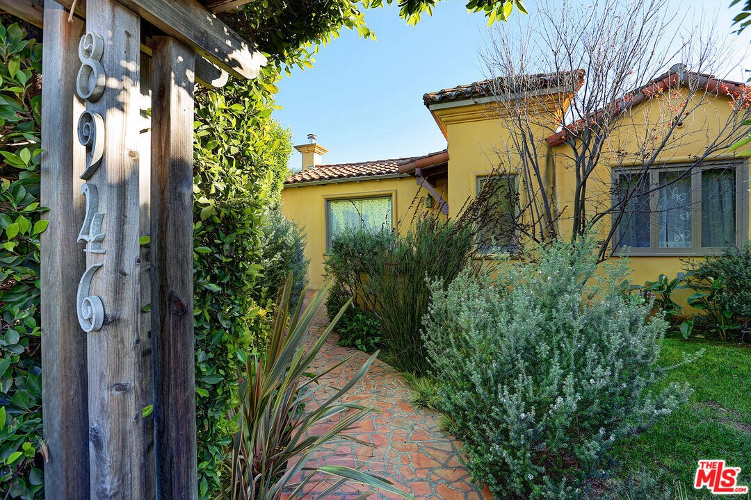 Foto principal - 8946 David Ave