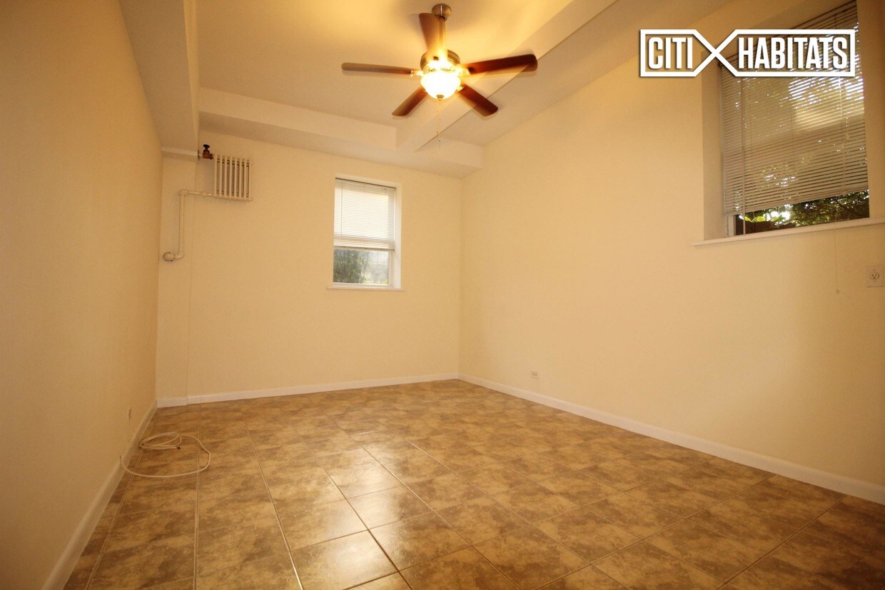 Foto del edificio - 6863 108th St