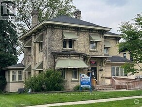 Building Photo - 62 Wellington St S