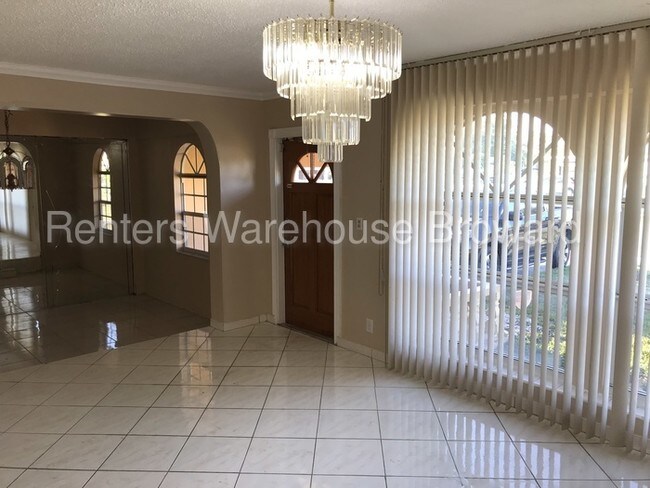 Foto del edificio - 910 NE 49th St