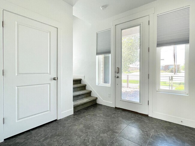 Foto del edificio - Gorgeous Townhome in South Jordan!