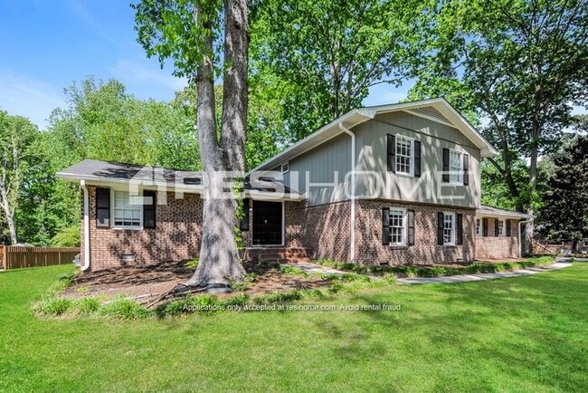 Building Photo - 2710 Georgian Ct