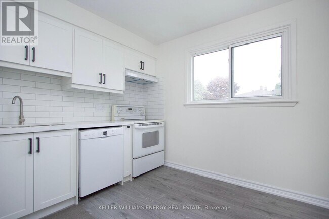 Photo du bâtiment - 743-743 Cypress Ave