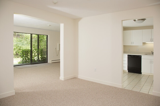 Dining room - Hemlock Lane Apartments