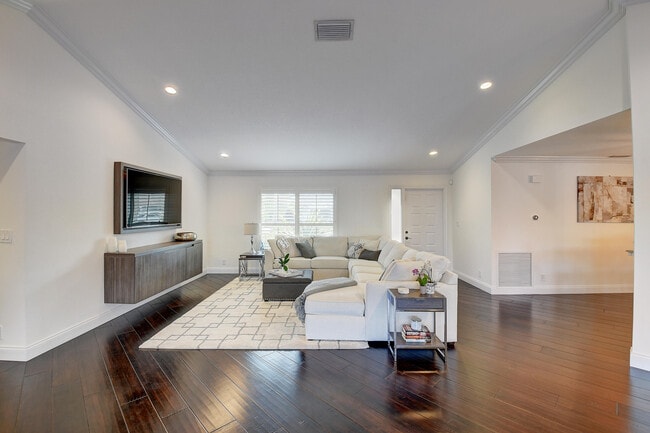 Building Photo - 5075 Marina Cir