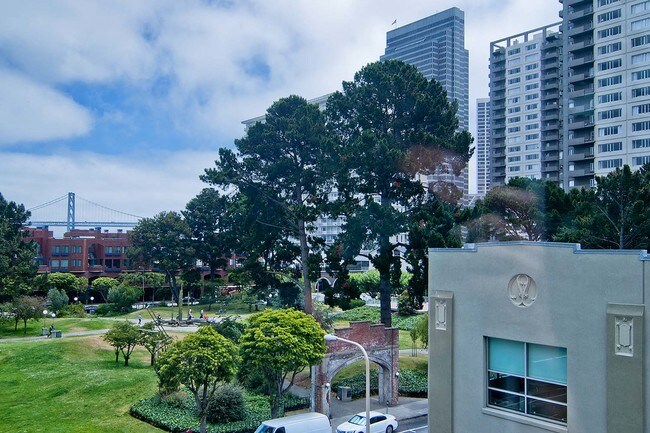 Foto del edificio - 733 Front St