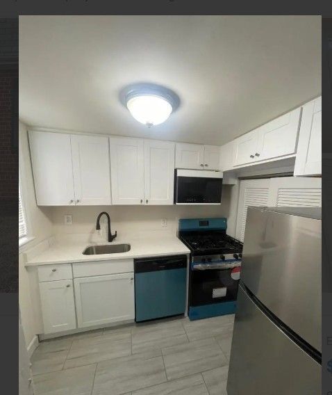 Building Photo - 2588 Iverson St