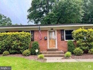 Building Photo - 4511 Eastlawn Ave