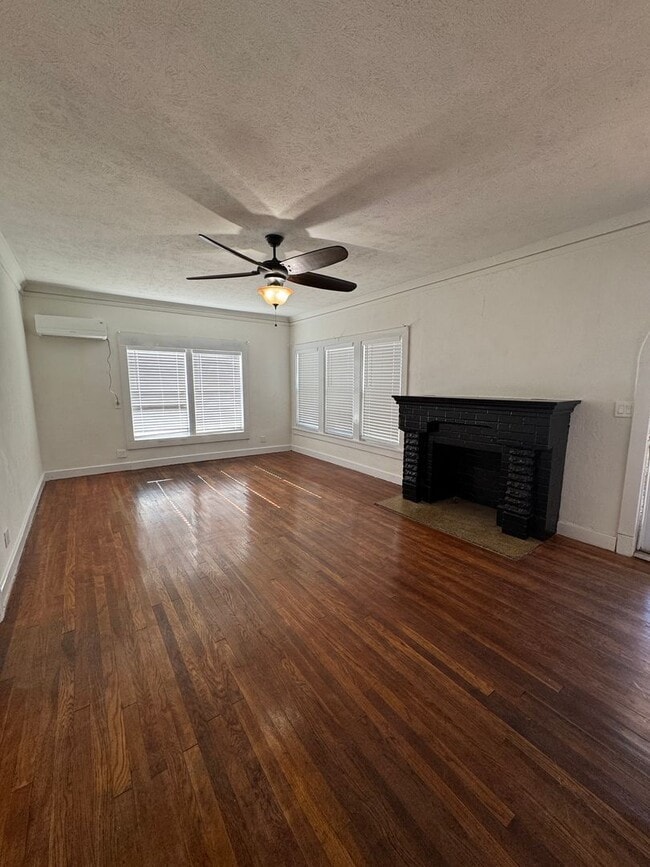 Building Photo - Cottage Style Home!!!ADORABLE