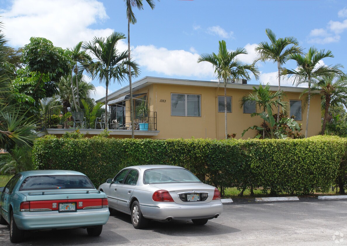 Primary Photo - 1353 Bayview Dr