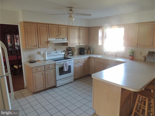 Foto del edificio - 715 Pinewood Cir