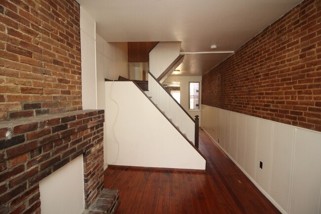 Foto del edificio - Charming Seton Hill 3bd/1ba Rowhome w/ CAC...