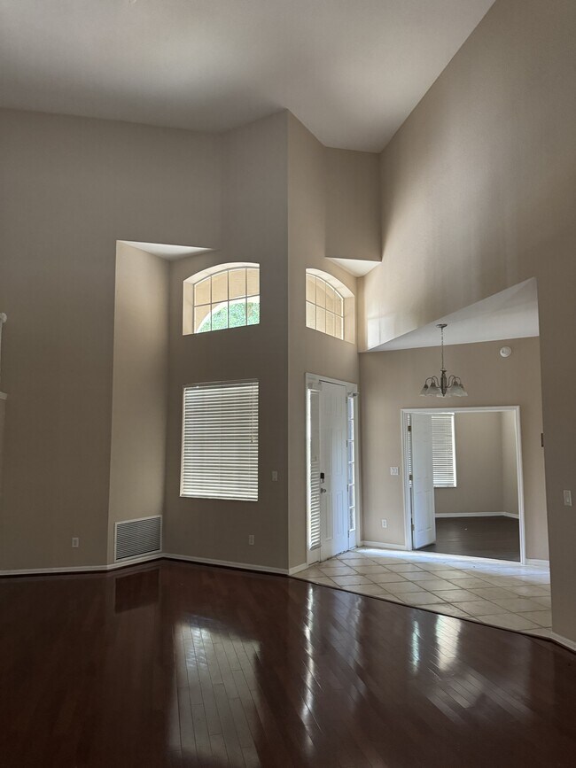 Building Photo - 468 Pinewood Dr