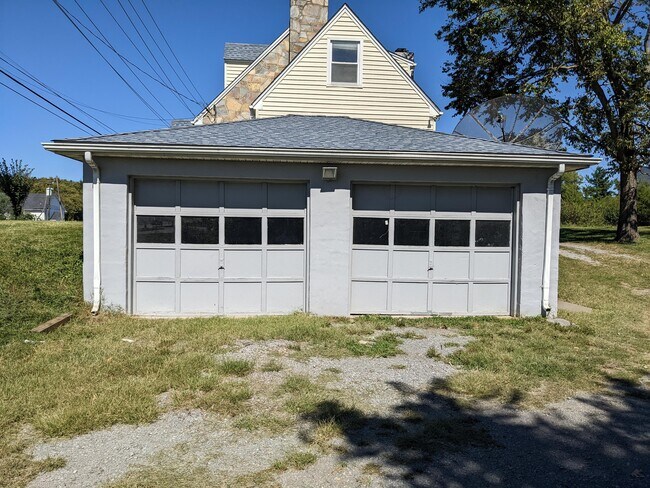 Building Photo - 8363 Winchester Rd