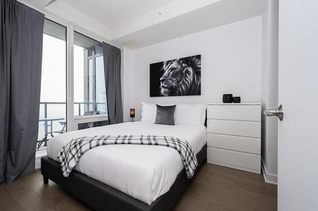 Building Photo - 1255 Rue Saint-Jacques