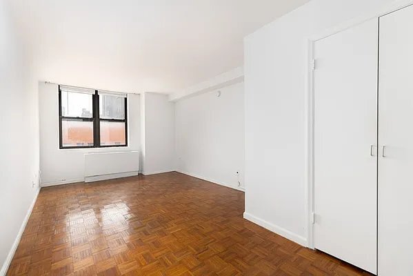 Foto principal - 222 W 14th St