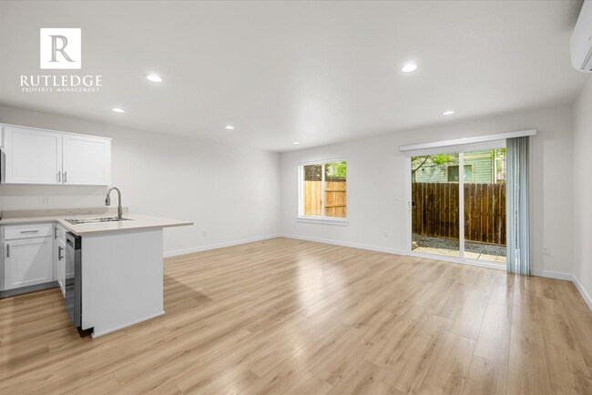 Building Photo - STUNNING 3 Bed / 2.5 Bath Brand New Townhome!!