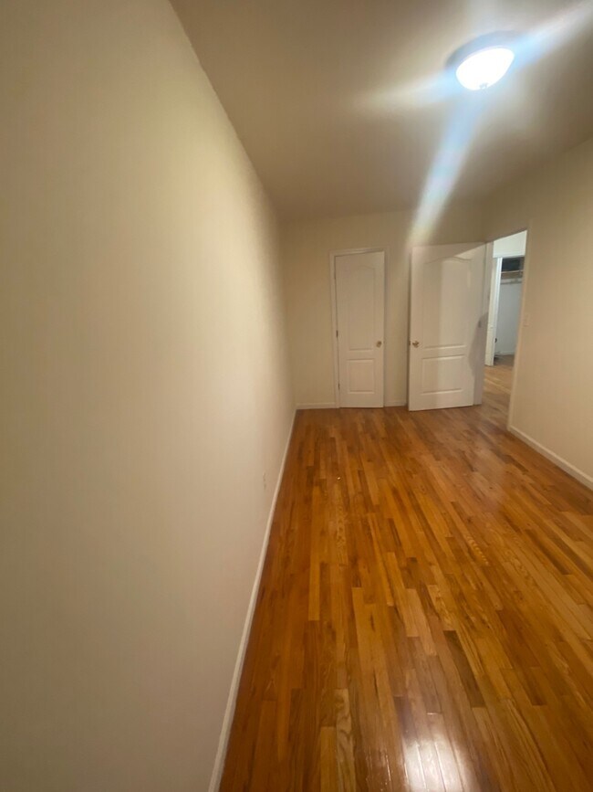 Foto del edificio - 658 Cauldwell Ave