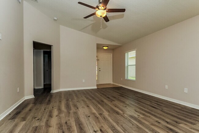 Foto del edificio - 10323 Holland Rd
