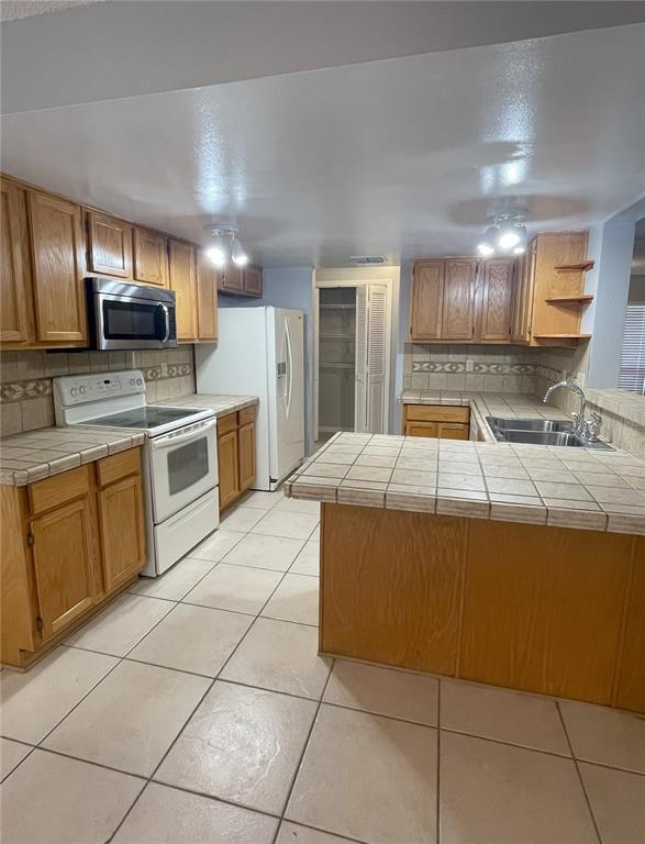 Building Photo - 8670 Larwin Ln