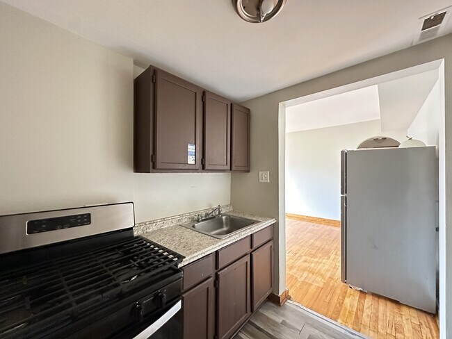 Building Photo - 6710 S Claremont Ave