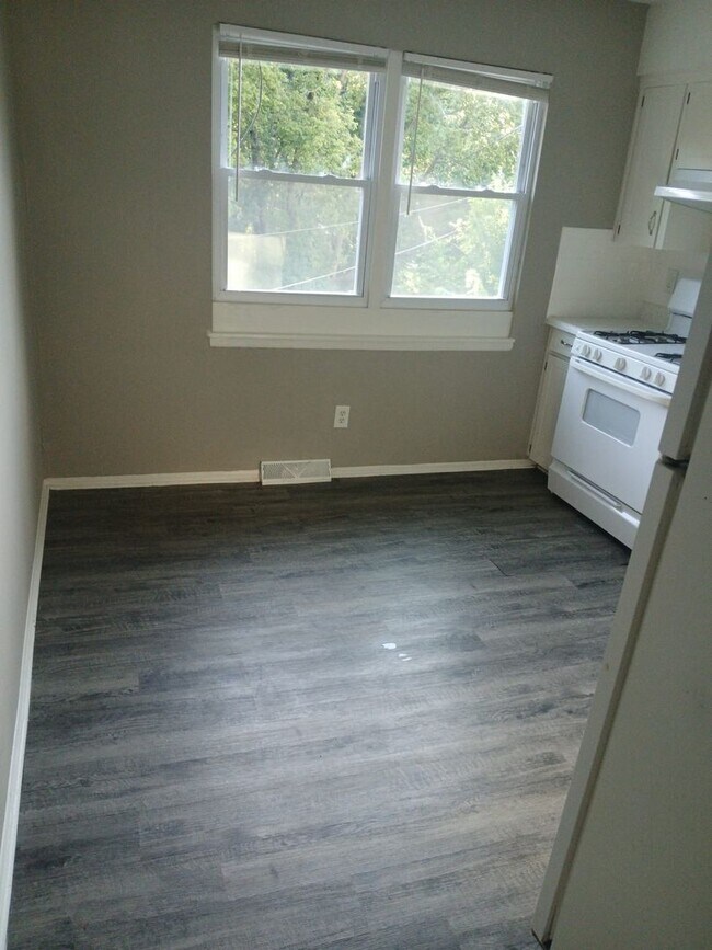 Building Photo - 5036-5038 N Topping Duplex