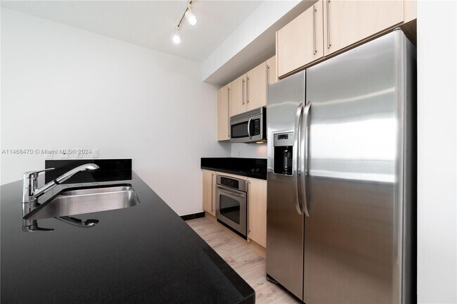 Foto del edificio - 79 SW 12th St