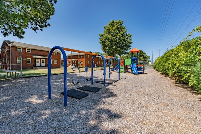 Building Photo - Townhouse Court Apartments