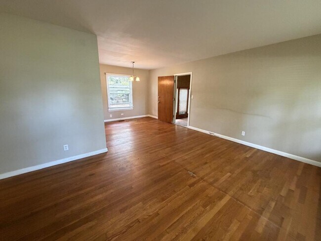 Foto del edificio - 2116 Gilbreath Rd NW