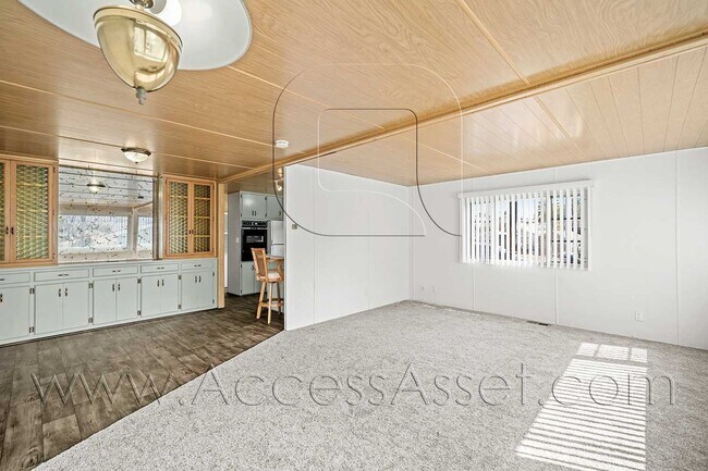 Building Photo - Spacious 3 Bed/2 Bath Home With Huge Yard ...