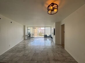 Building Photo - 700 E Ocean Blvd