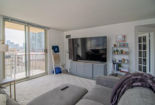 Building Photo - 2 bedroom in CHICAGO IL 60610