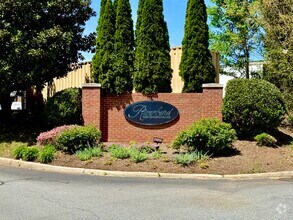 Building Photo - 270 Riverbend Dr