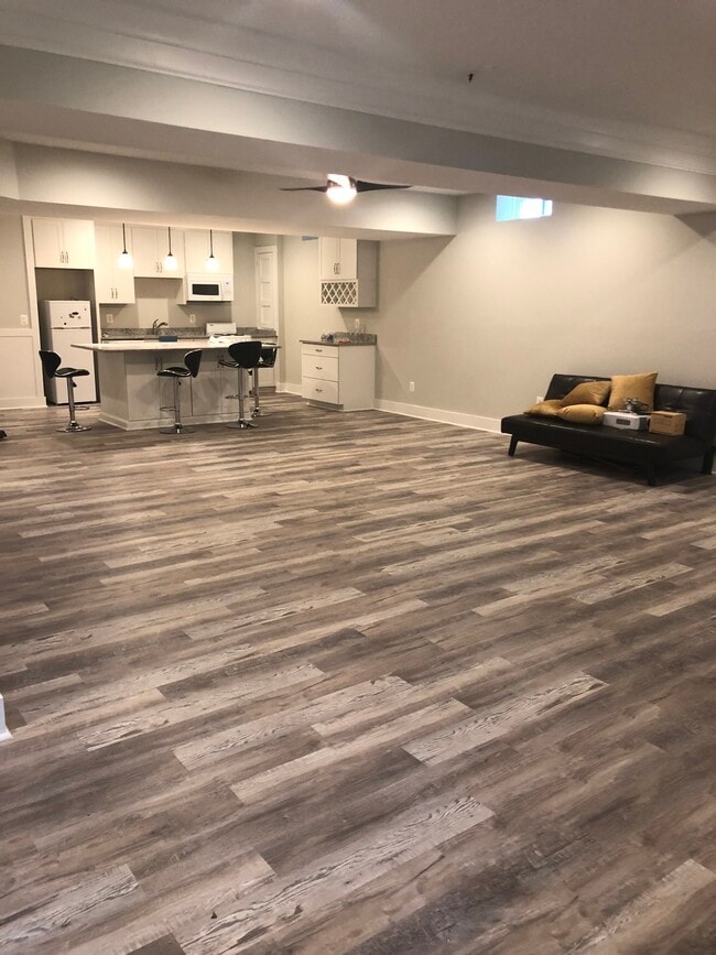 Building Photo - 6209 Everglades Dr