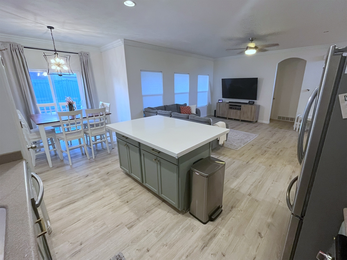 Foto principal - 8781 Jefferson Dr